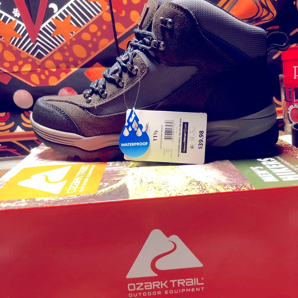 BRAND NEW Ozark Trail Men’s Hikers